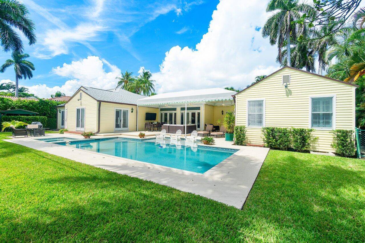 Experience the charm of Palm Beach on the North End in this lovely seasonal rental featuring 5 bedrooms, 4 bathrooms, a formal dining room, living room, and family room.