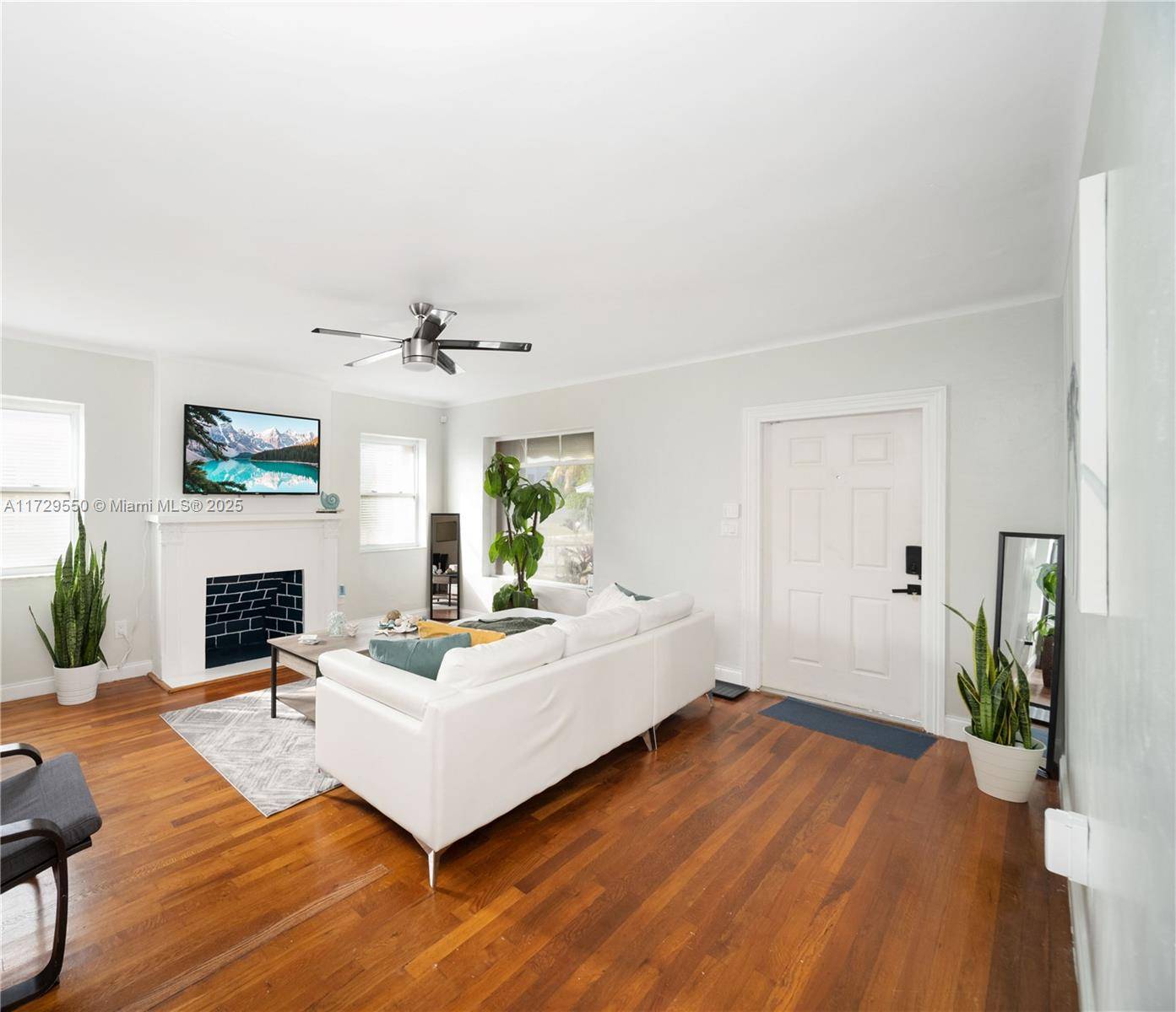 NEW METAL ROOF 2025 AND ELECTRIC 2022 Charming 3 BEDROOM, 2 BATHROOM, home in HOLLYWOOD LAKES.