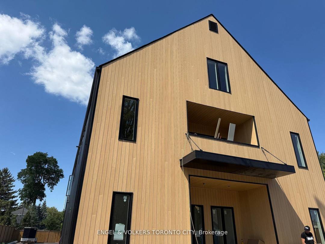 Prime location at First amp ; Oak Street an exceptional opportunity to live in one of the town's most sought after neighbourhoods.