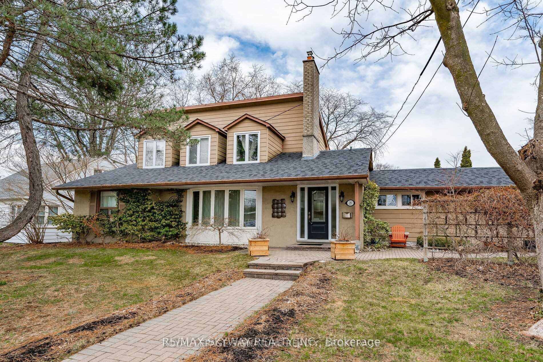 Beautiful 4 bedroom Home with Indoor Outdoor Living.