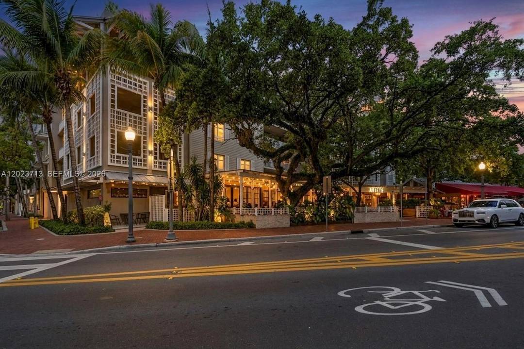 This premium residence at Grove Gardens offers sweeping northern views and features one of the largest one bedroom floor plans in the building.