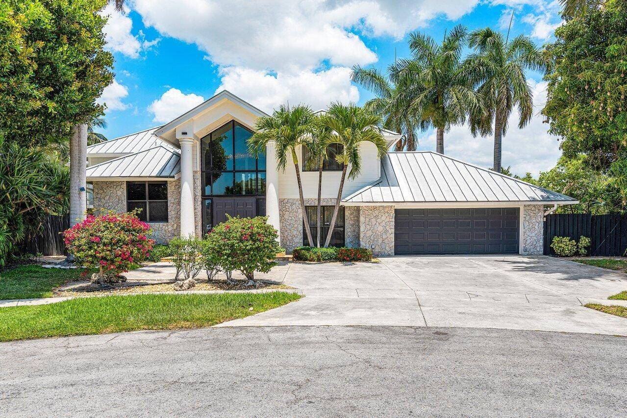Casa Azul is a tropically lush property located in East Boca.