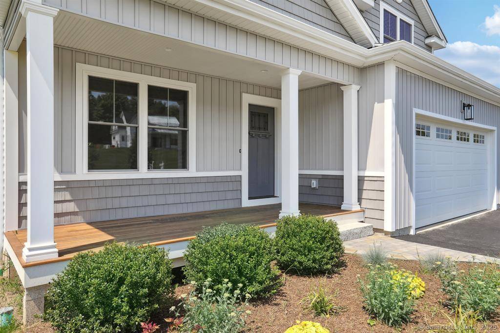 Exquisite new construction with first floor master bedroom in desirable location in lovely Oxford CT.