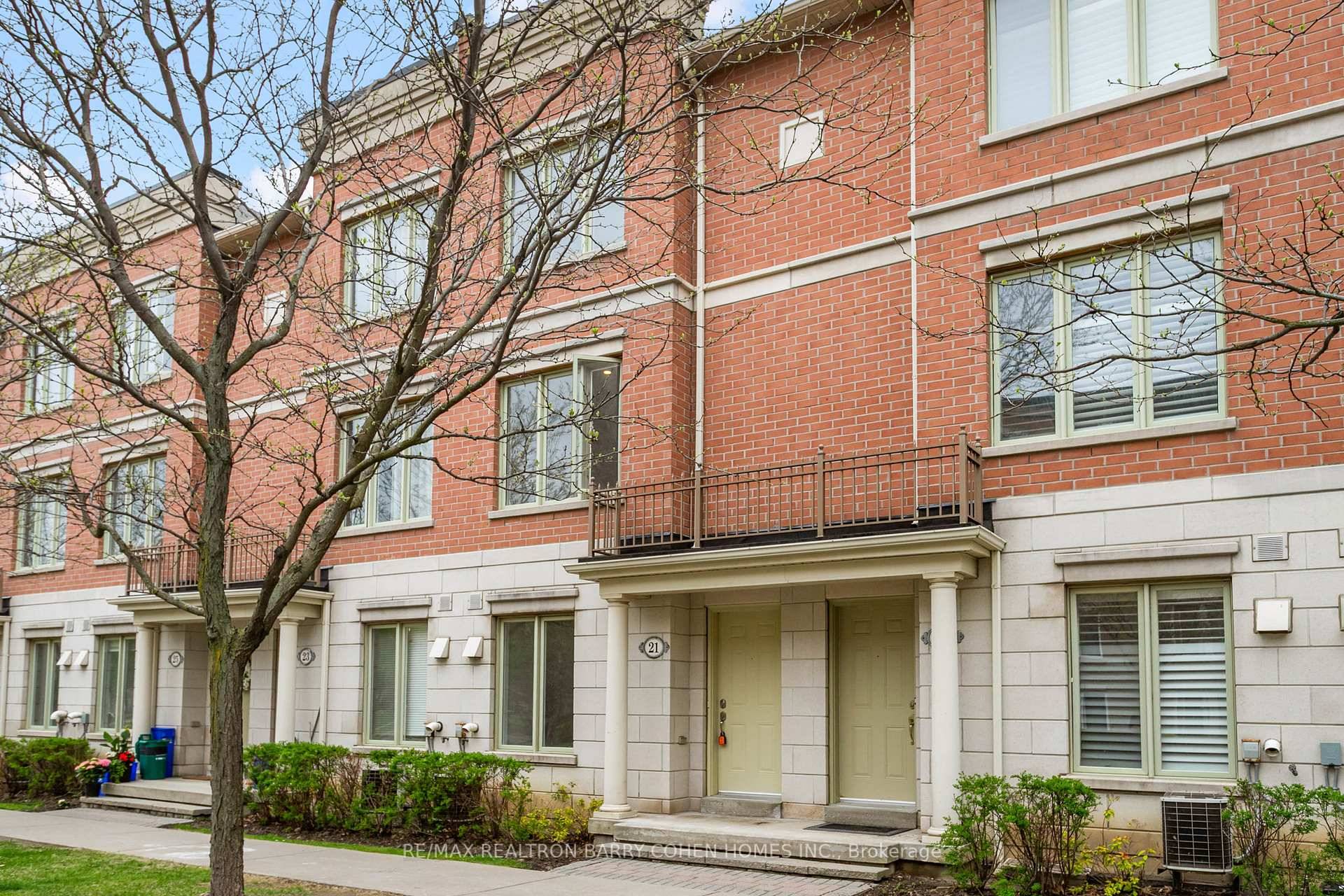Top To Bottom Renovated amp ; Impeccably Upgraded Townhome In Sought After Commerce Valley !