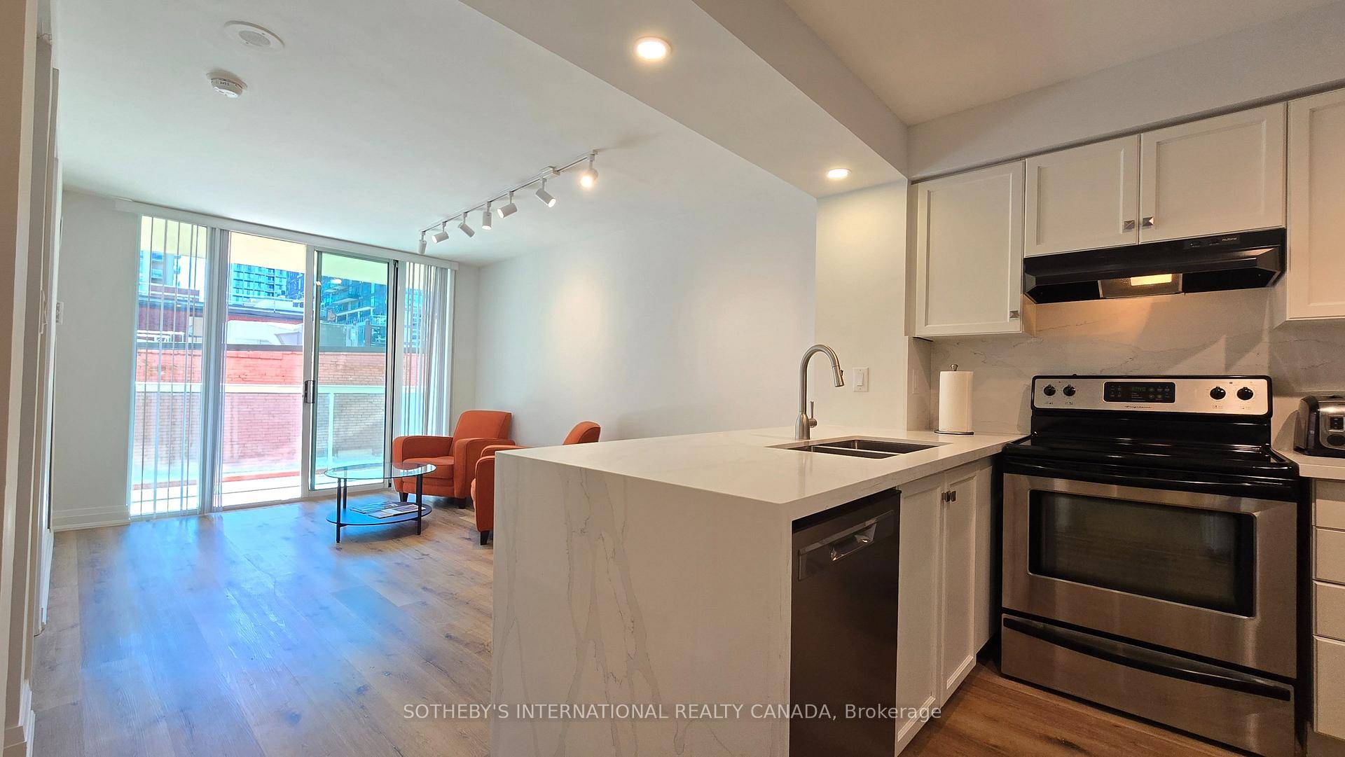 Flooded with natural light, this newly renovated 1 bedroom den residence spans over 600 square feet of refined contemporary living in one of downtown Toronto's most vibrant neighbourhoods.