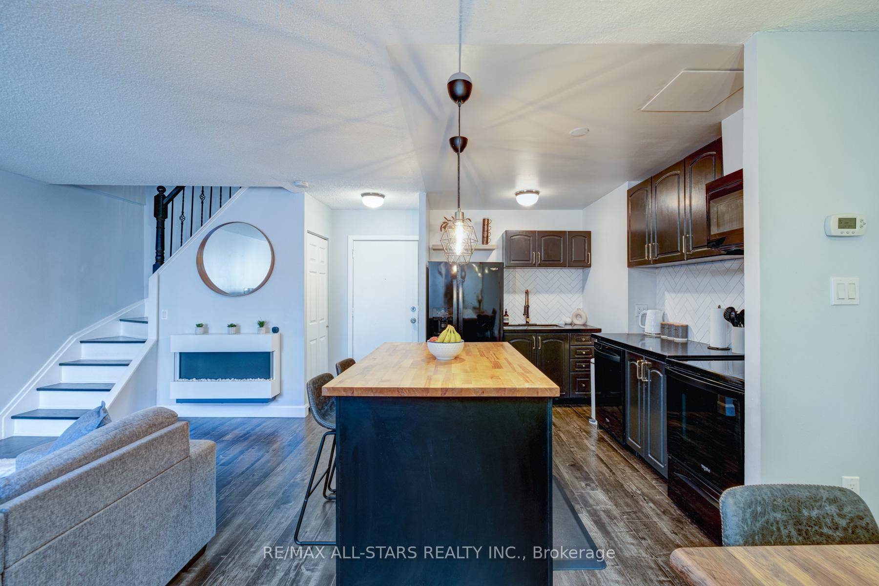 Welcome Home to this beautifully renovated 2 Story Condo Townhouse in High Demand Applewood Neighbourhood !