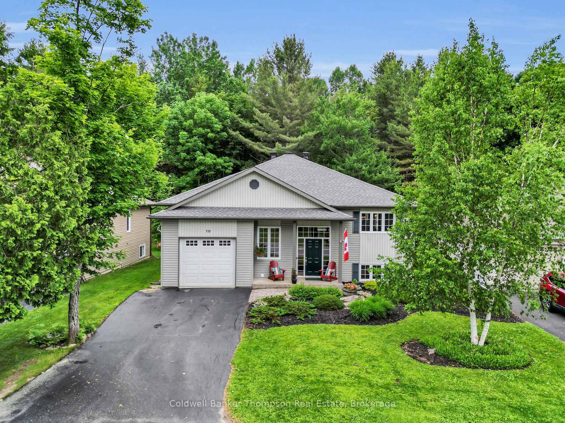 Custom built by Frenchs Fine Homes, this meticulously maintained property offers 2, 400 sq ft of thoughtfully designed living space in one of Huntsvilles most desirable neighbourhoods.