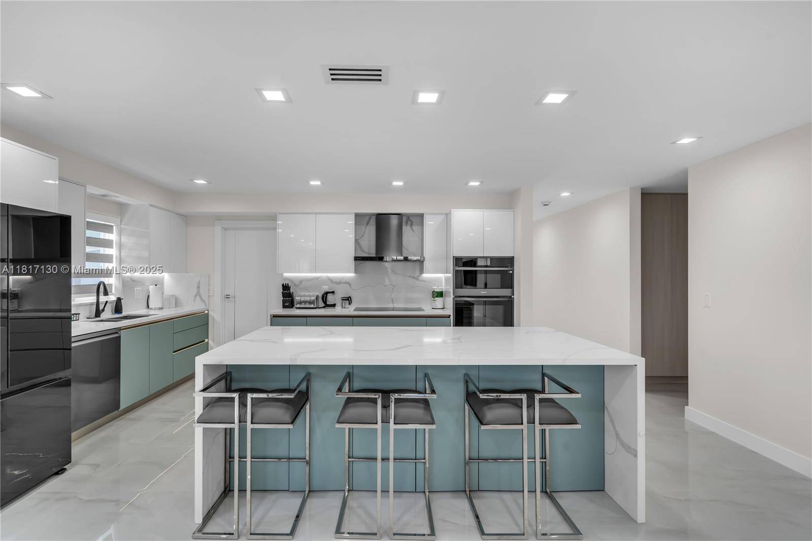 PICKY BUYERS WELCOME ! YOU'LL BE IMPRESSED BY THE QUALITY DESIGN amp ; UNBEATABLE LOCATION JUST A MINUTES FROM HOLLYWOOD BEACHES A RARE GEM PERFECT FOR PRIMARY RESIDENCE OR INVESTMENT ...