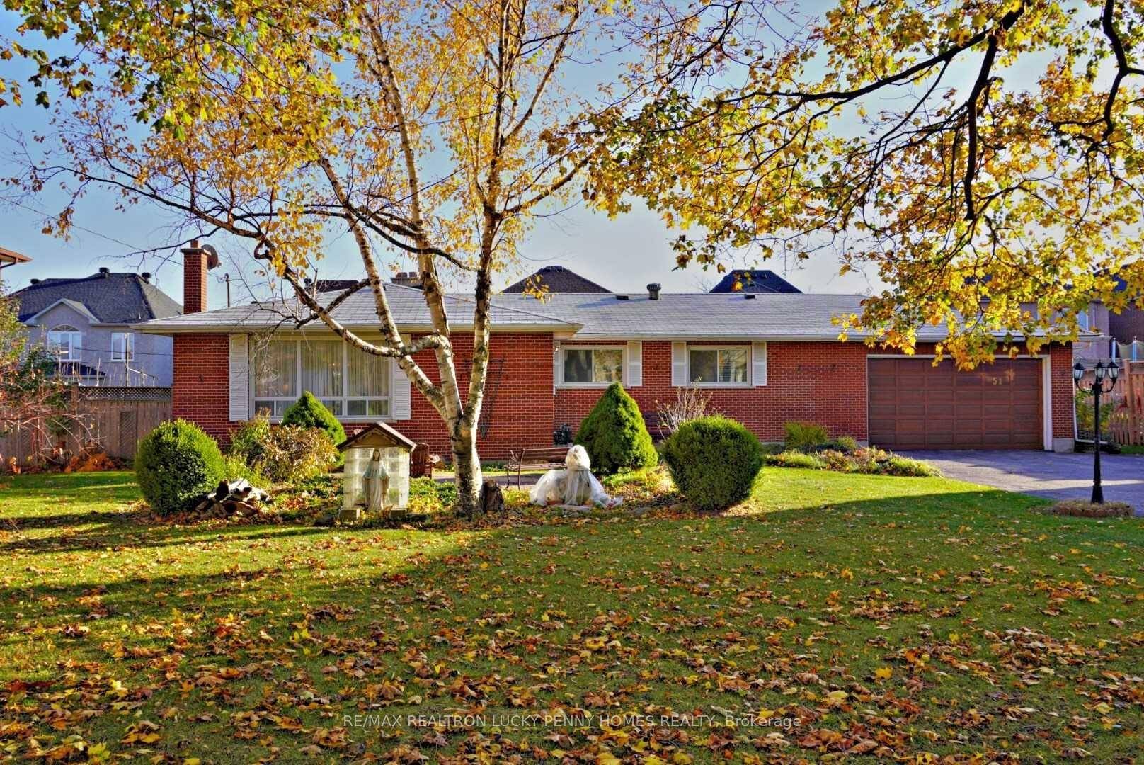 Rare Opportunity ! Well Maintained Custom Brick Bungalow on a Prime Double Lot in Oak Ridges !