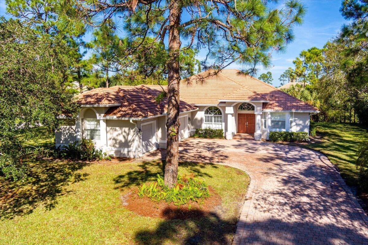 Spectacular 3bed 3bath 3 garage Estate Home in the Desirable Meadowood Golf and Tennis Community.