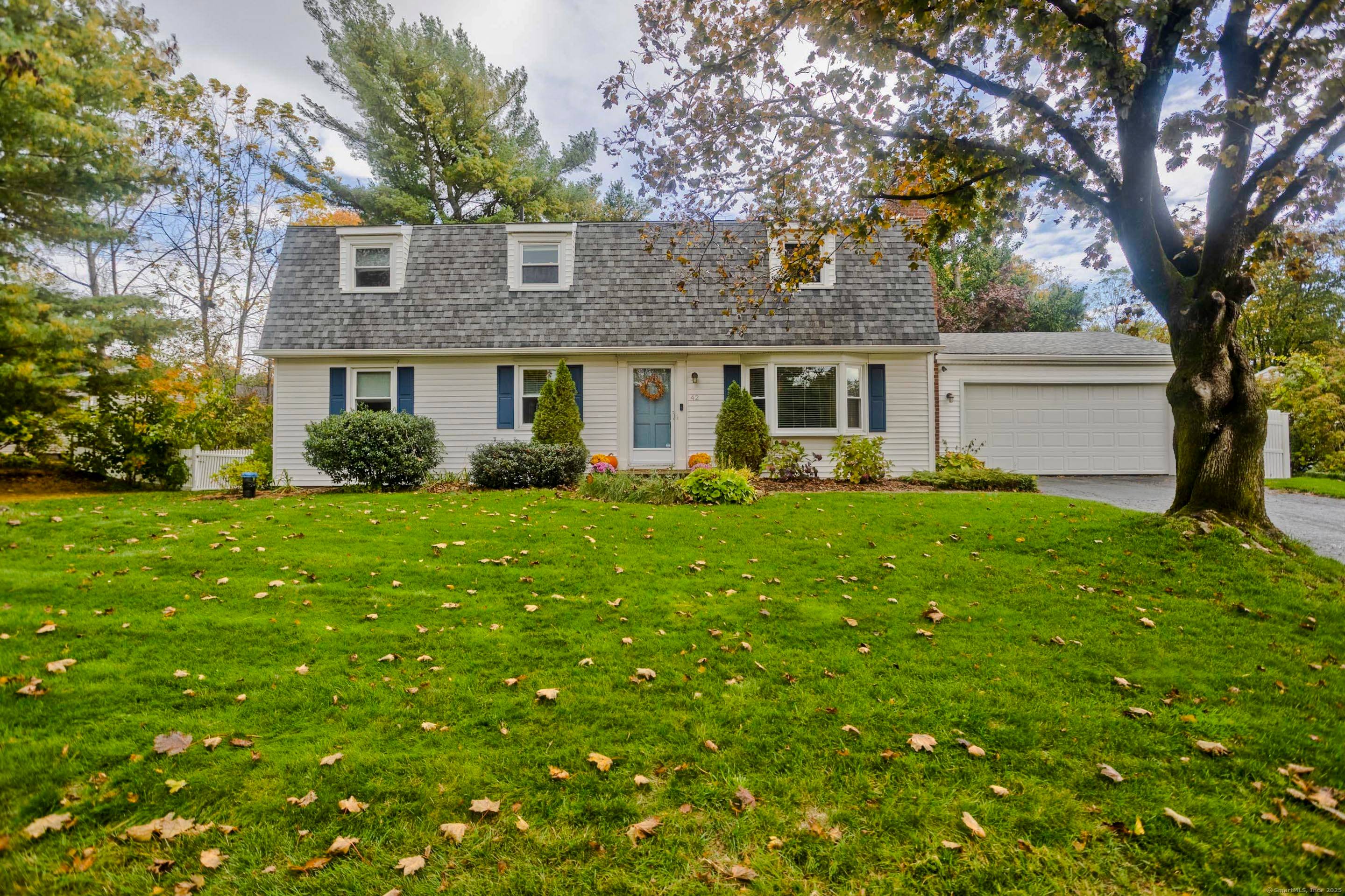 Welcome to 42 Valley View Lane in Vernon, where classic charm meets modern comfort !