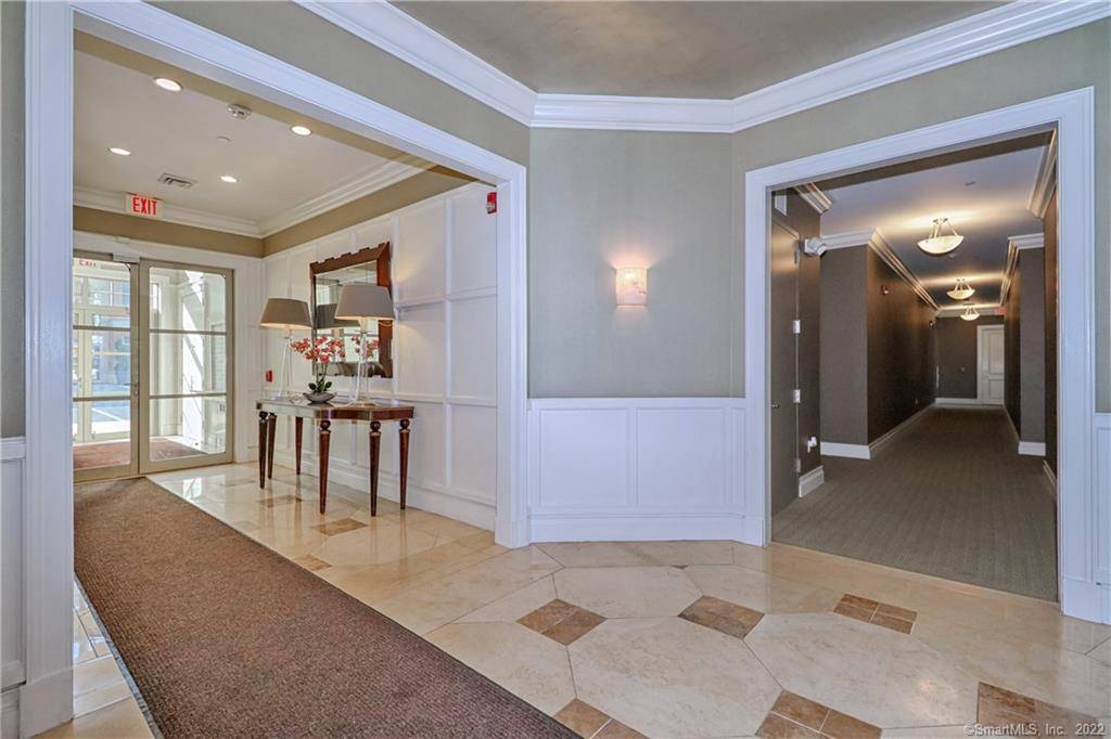 Manhattan Style Condo offers a lifestyle and style of home that is unlike any other in the area.