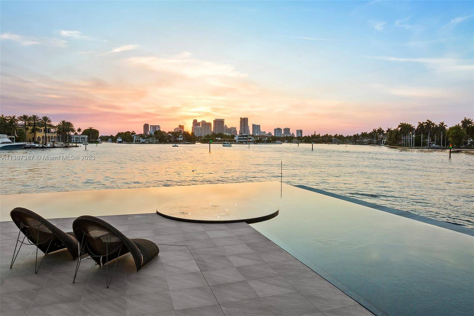 Fort Lauderdale's Premier Waterfront location boasting 1035 linear feet of waterfront situated at the intersection of the intracoastal and the New River.