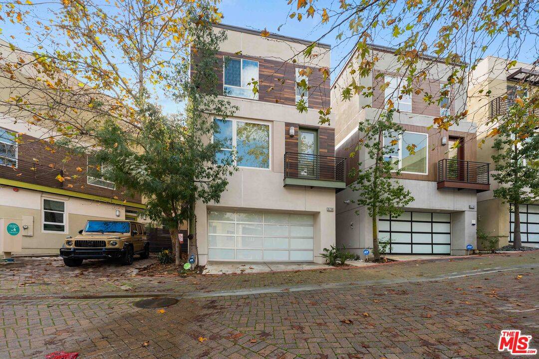 6738  W Gill Way 3BR Hollywood Hills East La