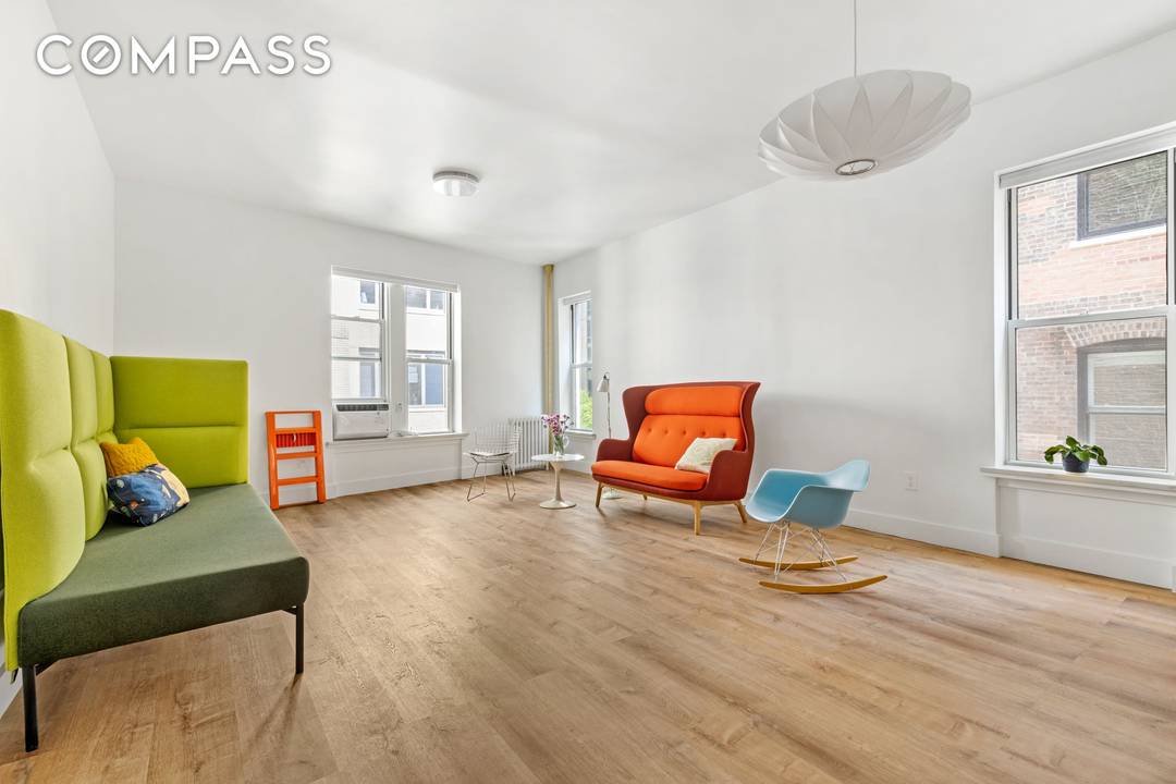 Move right into this gorgeous fully renovated 2 bedroom home in prime Upper West Side !