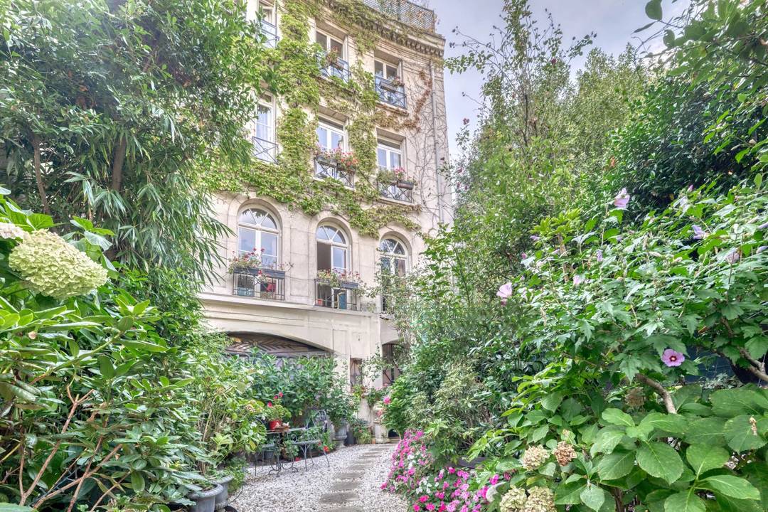 Exceptional private mansion in the heart of Paris