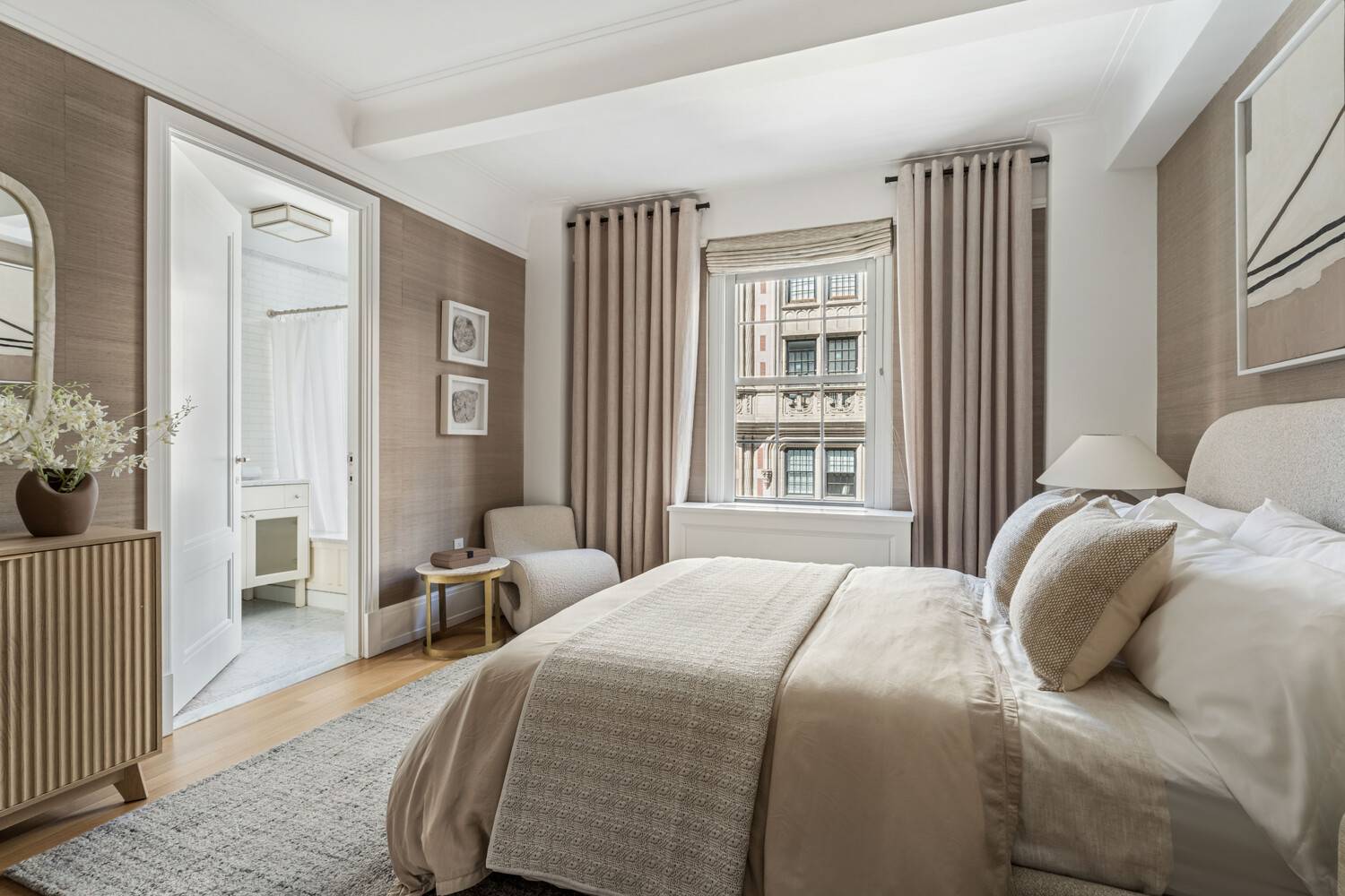 Welcome to an exquisite gem located at 40 East 66th Street !