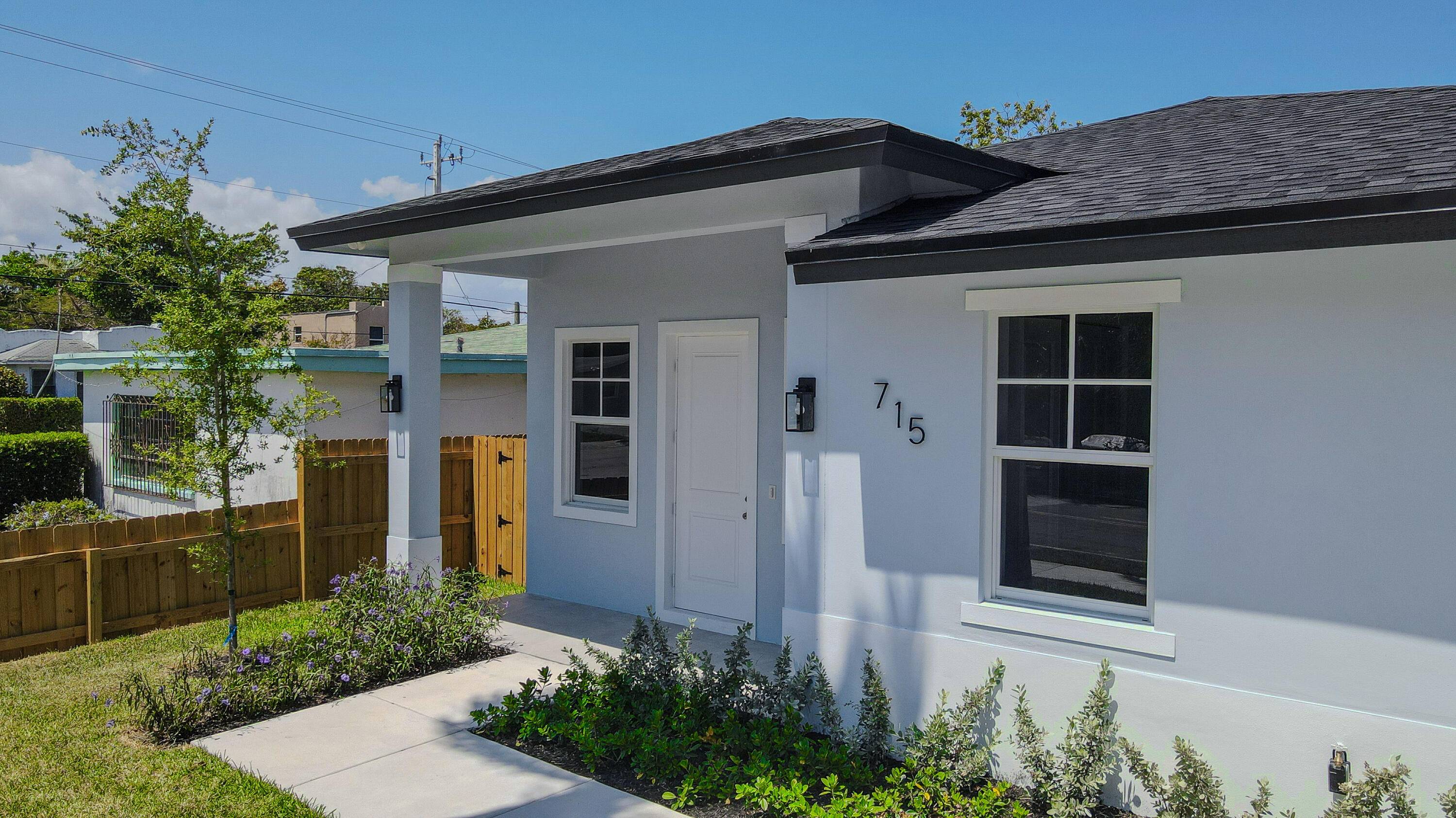 New Construction Guest Suite Modern 6 bed, 4 bath concrete block home in the heart of Northwood.