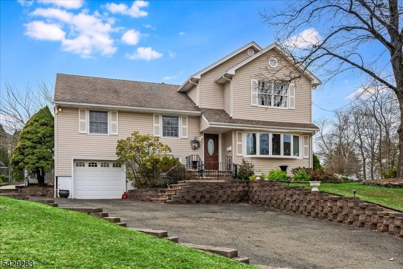 Tucked away on a quiet cul de sac, 40 Catherine Court is the kind of home that instantly feels special.
