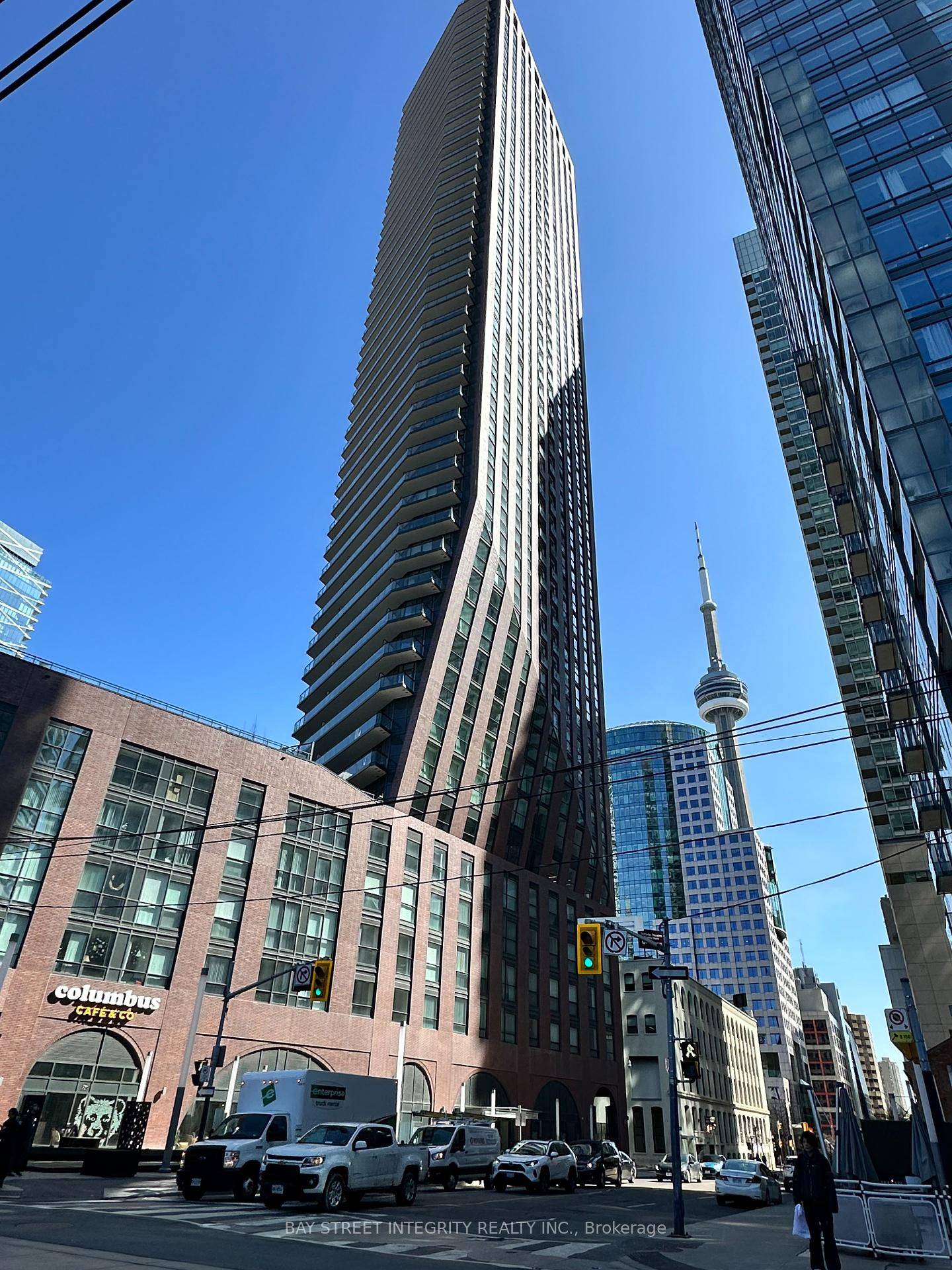 Amazing 1 1 Bedroom Luxury Unit Located At The Heart Of The Entertainment District Of Toronto.