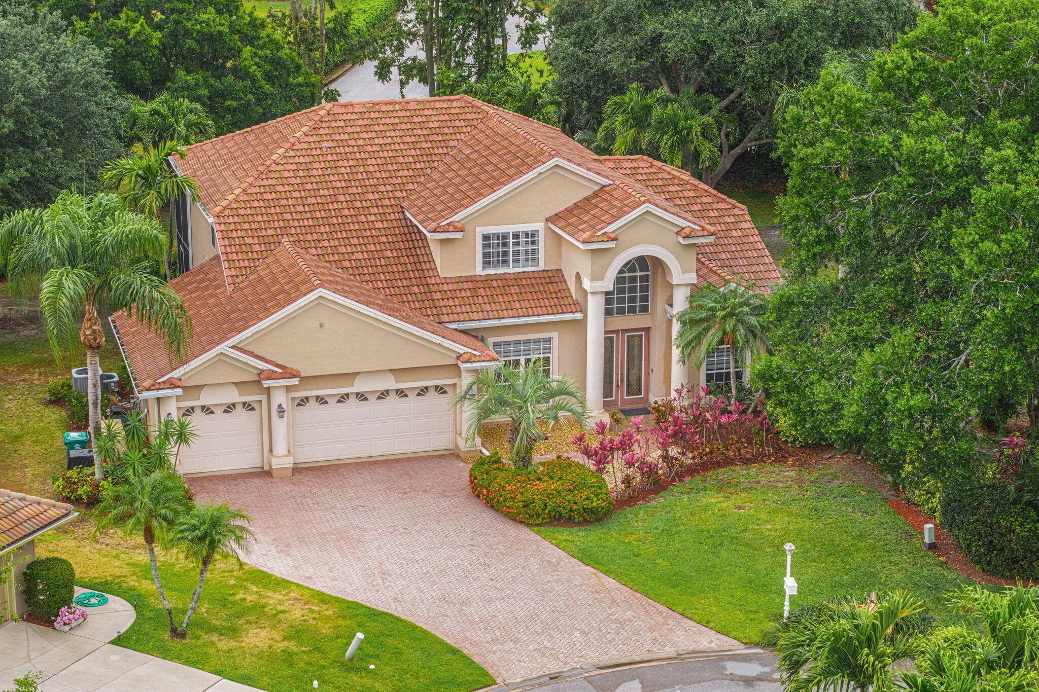 Beautiful 2 story home in Country Club Estates of Port St.