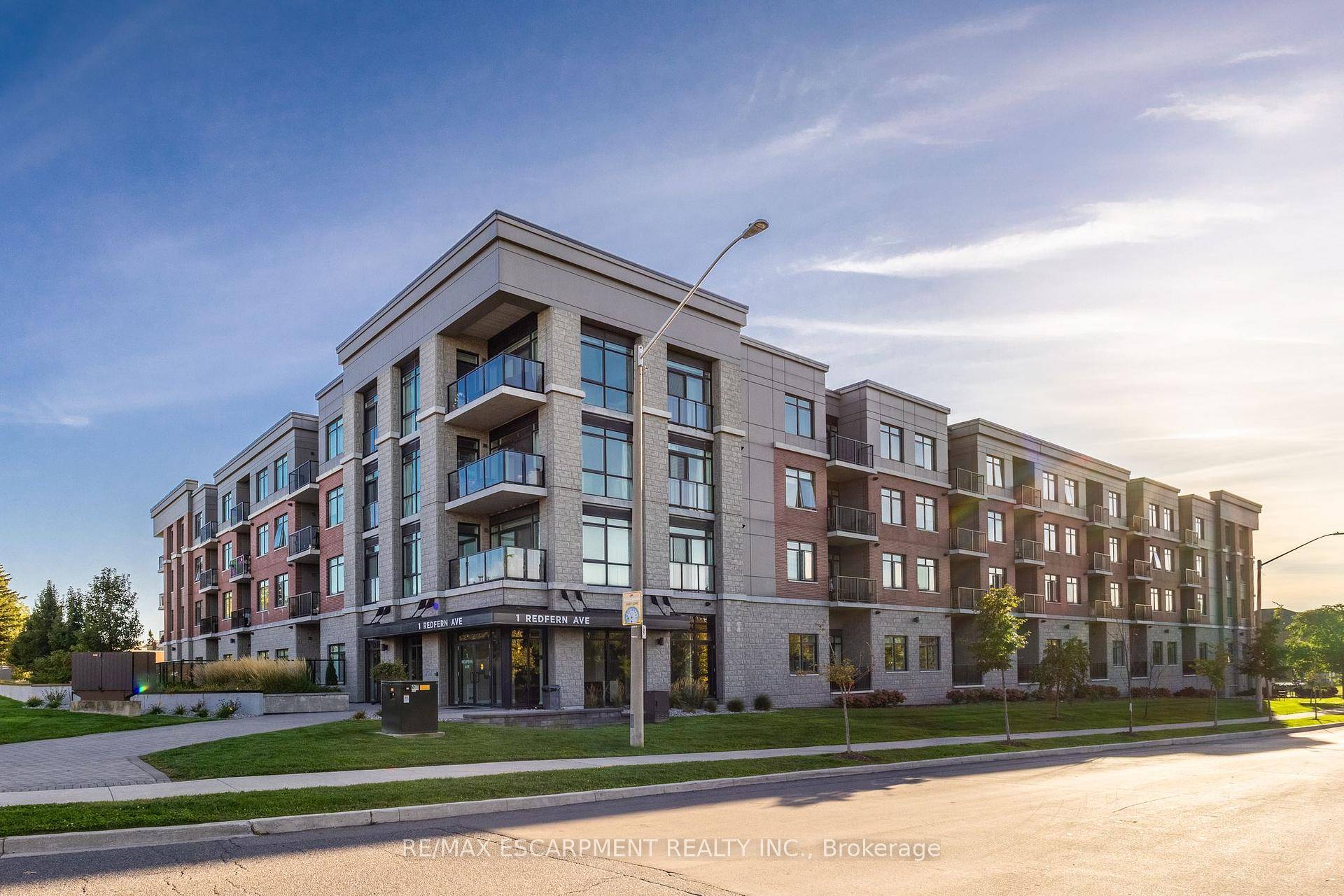 Downsize smart and live big at 1 Redfern Avenue, Unit 426, as an added bonus, enjoy one year of prepaid condo fees, covered at closing, a stylish 700 sq.