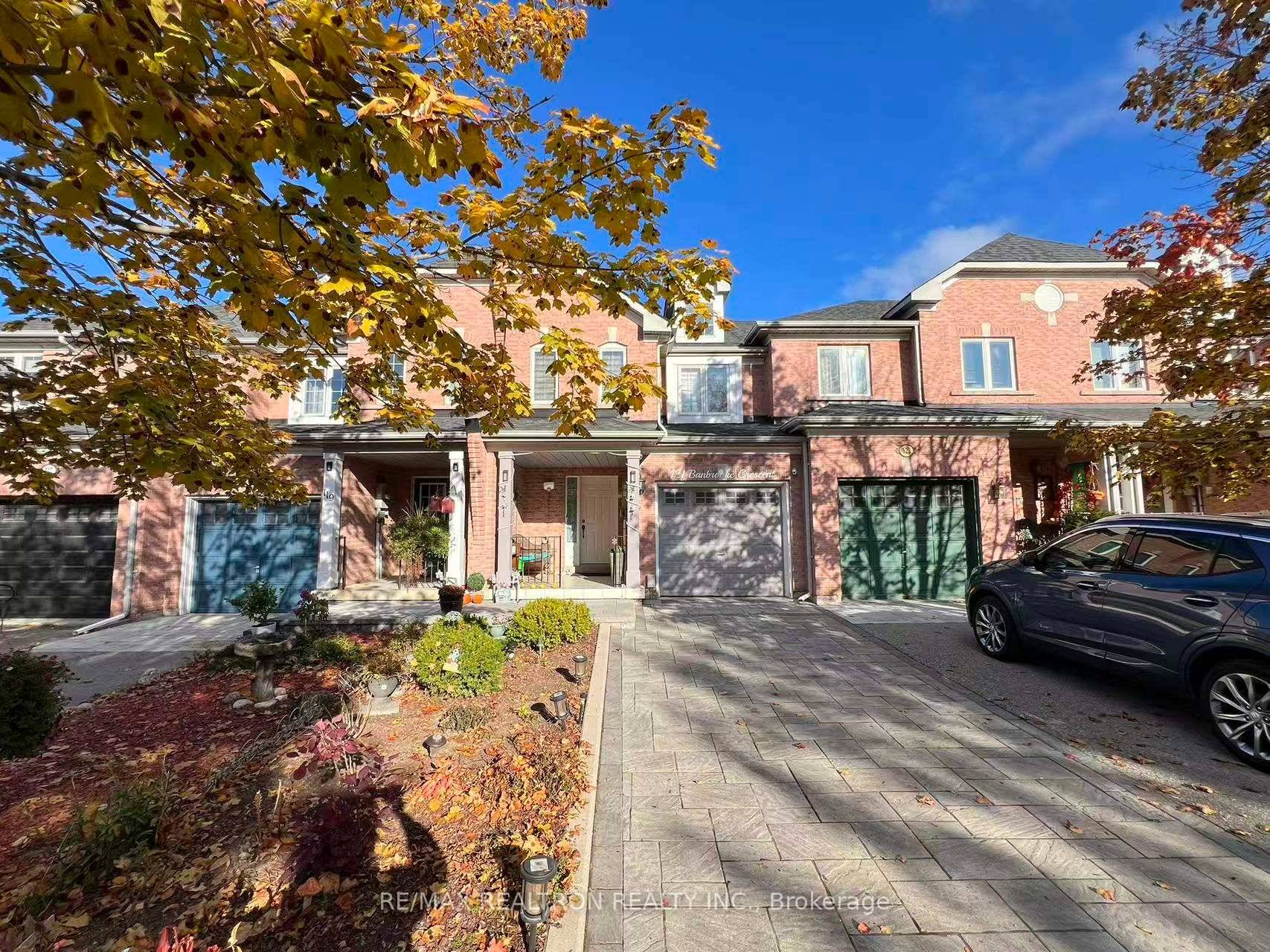 Spacious Townhome In Summerhill South.