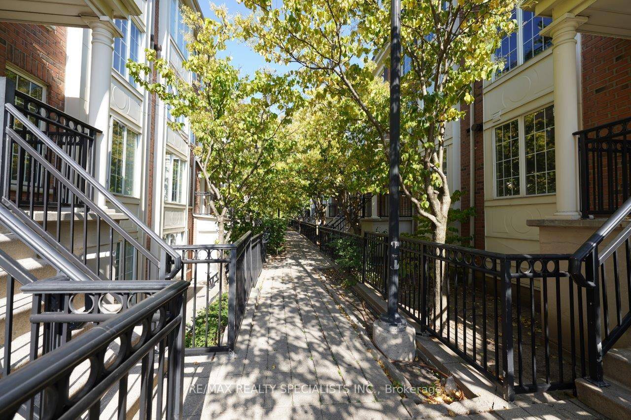 Available December 16th Later Spacious 2 Bedrooms Den Stack Townhome in Yonge amp ; Sheppard Area, Approx 800 Sq.