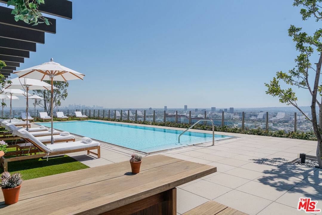 9040 W Sunset Blvd 3BR Sunset Strip La