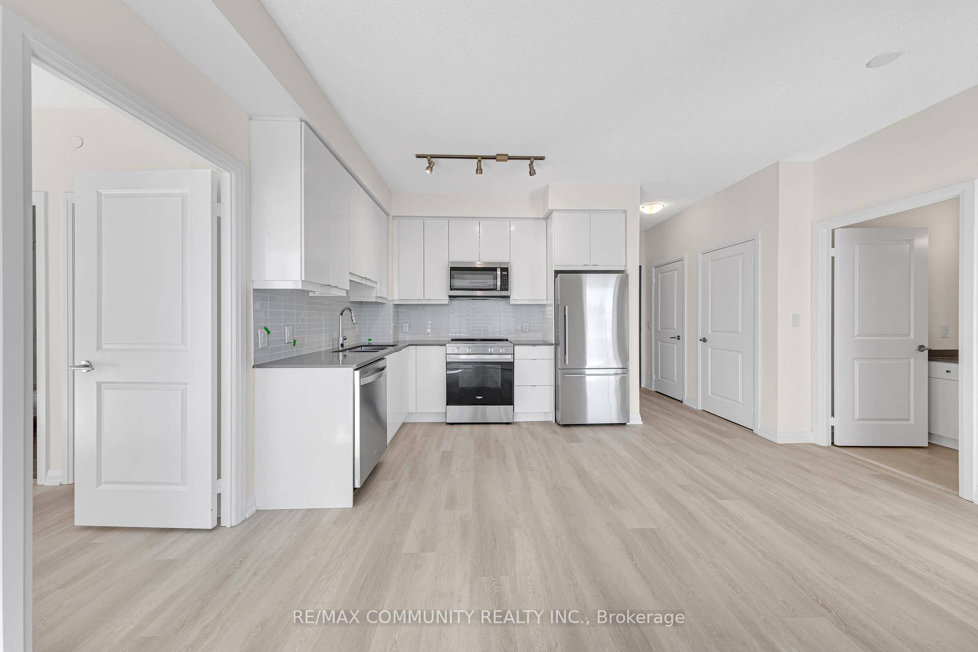 Welcome to this stunning brand new 2 bedroom, 2 bathroom condo in the sought after Pinnacle Toronto East tower, located in the prestigious Tam OShanter neighbourhood.