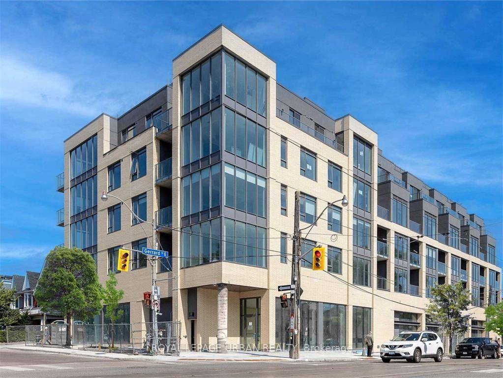 This Bright amp ; Spacious 3 Bedroom, 2 Full Bath SW Corner Suite Offers An Open Floorplan w Floor To Ceiling Windows Boasting Natural Light.