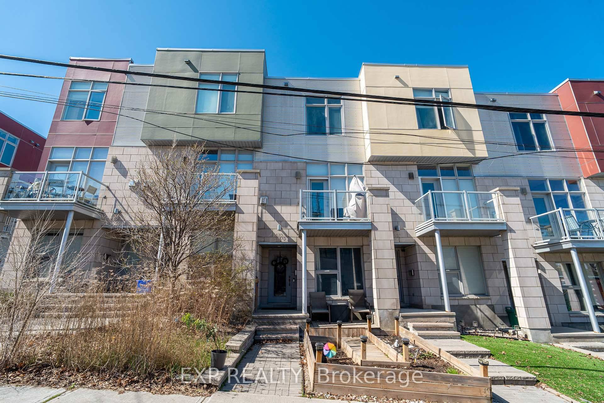 Chic Modern Townhouse in the Heart of Little Italy !