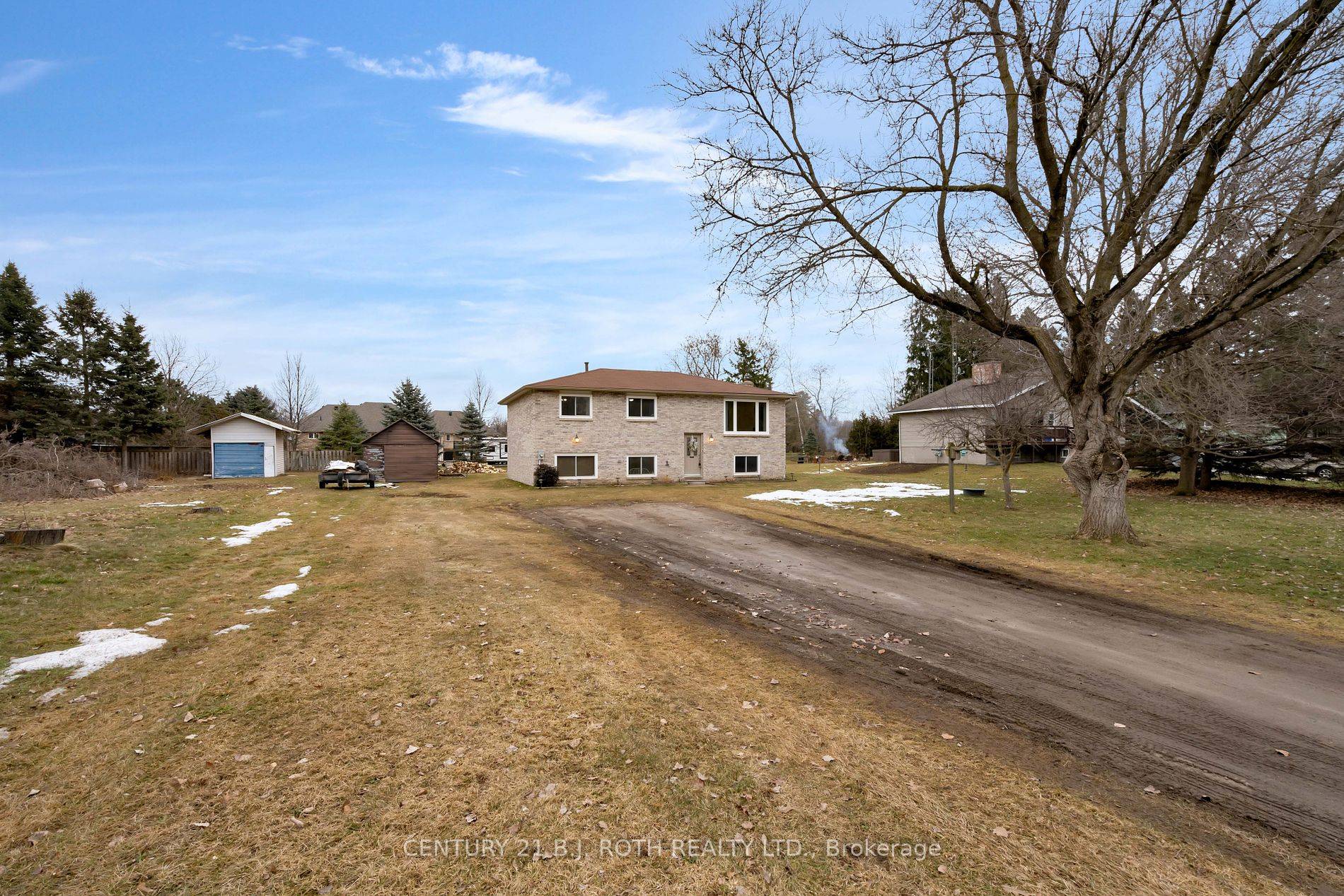 Welcome to 3643 Baldwin Lane in beautiful Utopia !