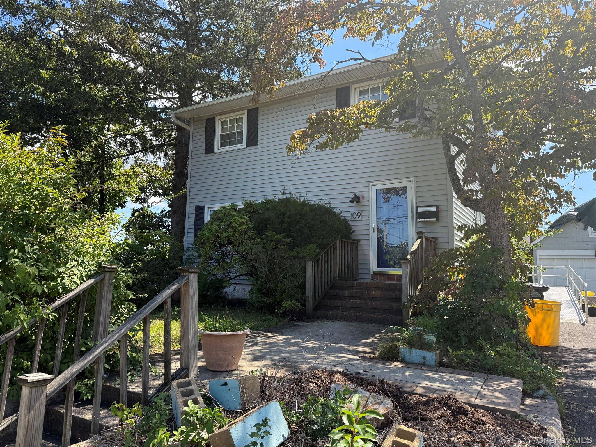 Beautiful Colonial 3 bedroom and 1 bedroom on the main floor, on oversized lot.