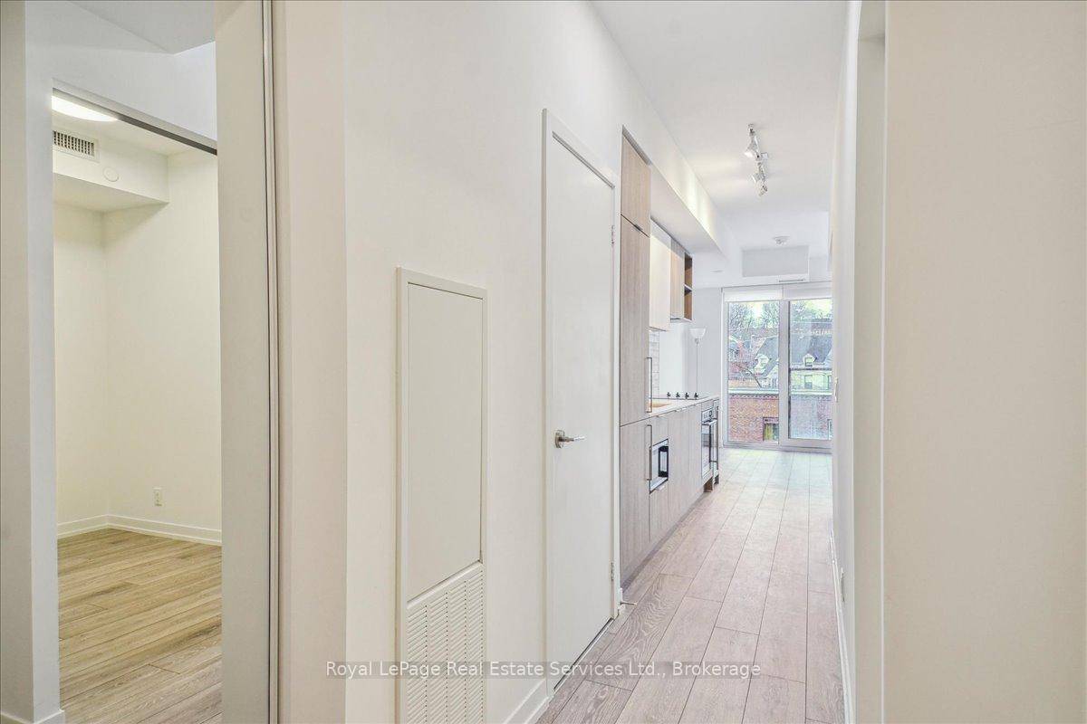 Beautiful New 1 Bedroom plus Den, 1 Bathroom Condo Unit for Lease in the exclusive Forest Hill Neighbourhood.