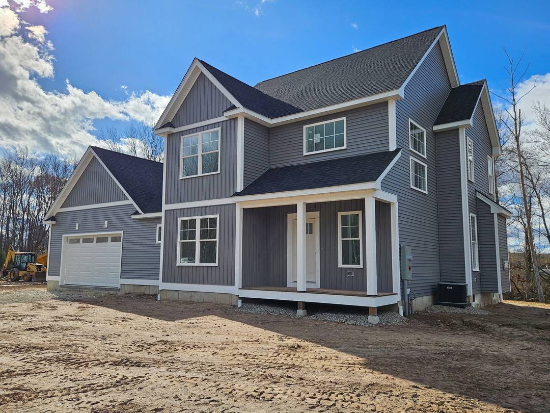 MOVE IN READY ! ! ! PACK YOUR BAGS !