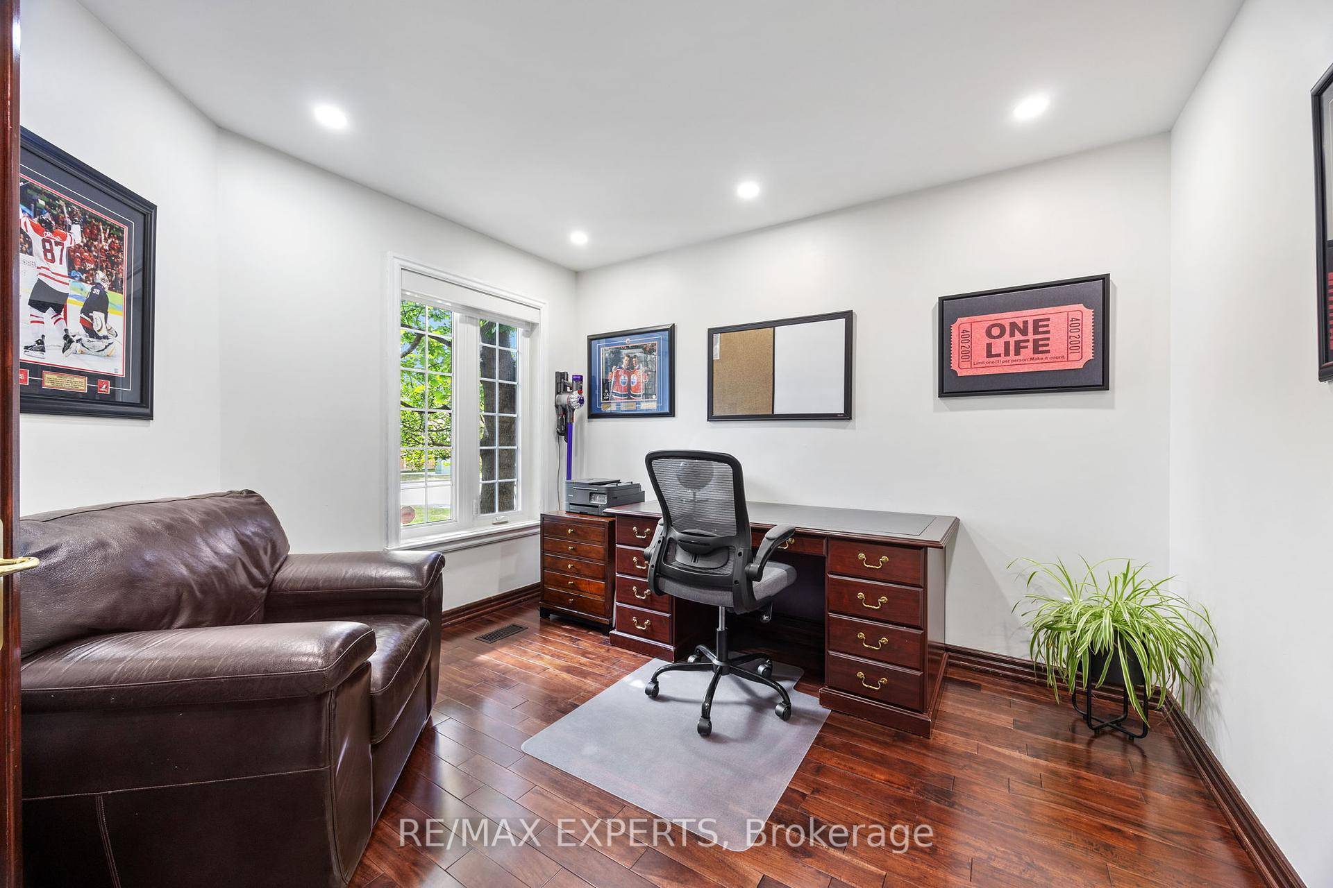 Welcome To Your New Home At 18 Castlepoint Drive !