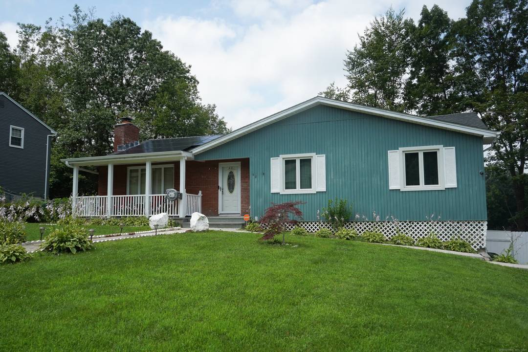 Spacious Beautiful Ranch with IN LAW setup located in desirable neighborhood in the Bunker Hill Area !