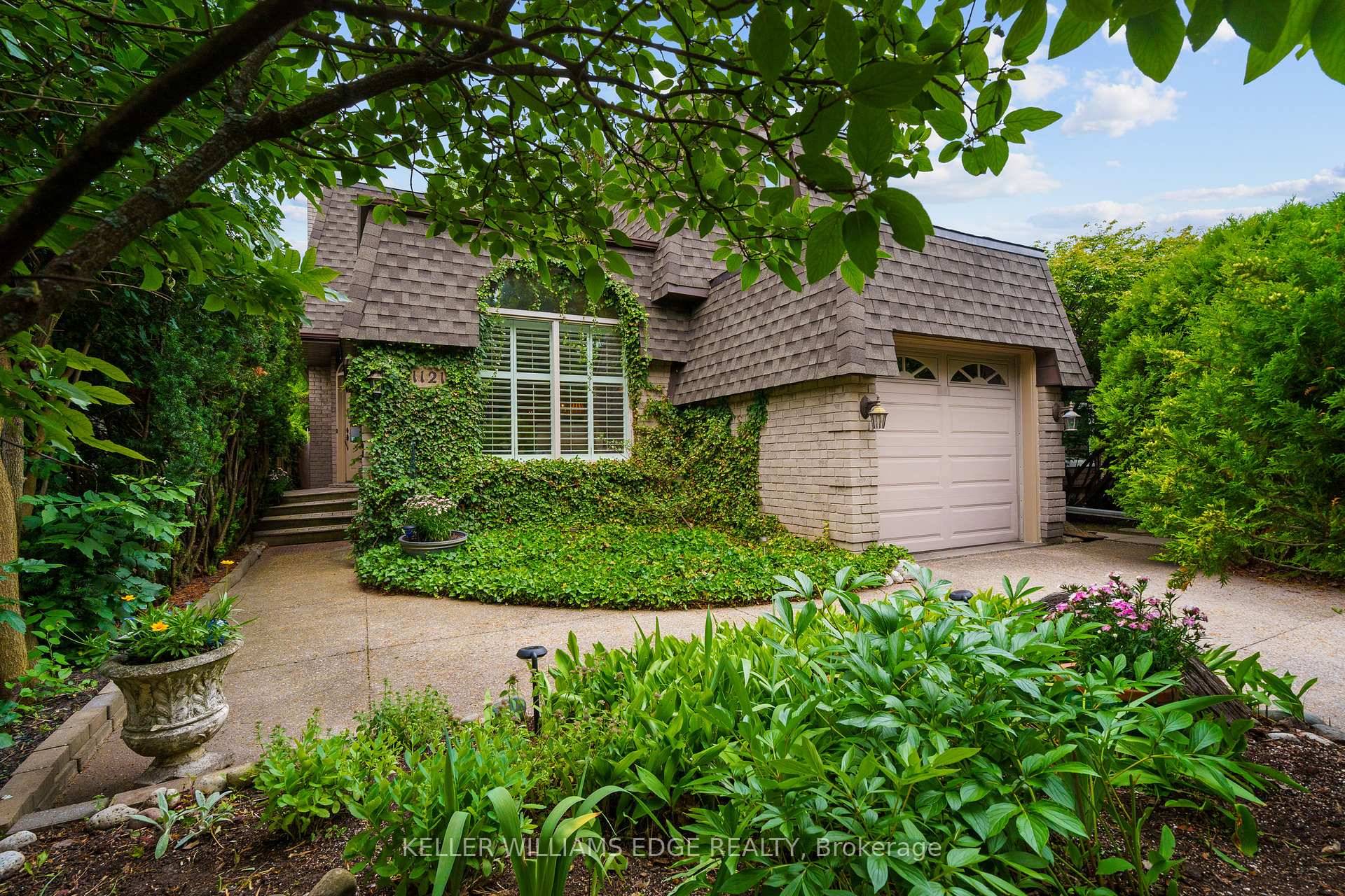 Charming 3 1 Bedroom Home Backing Onto Upper Hagar Creek A Private, Natural Retreat.