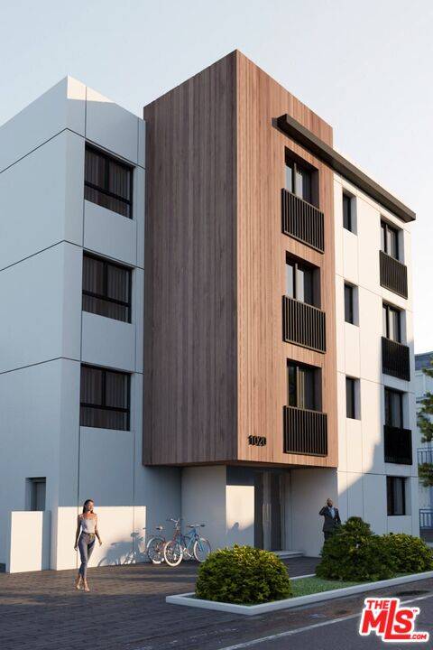 1020 N N Ardmore Ave 57BR La