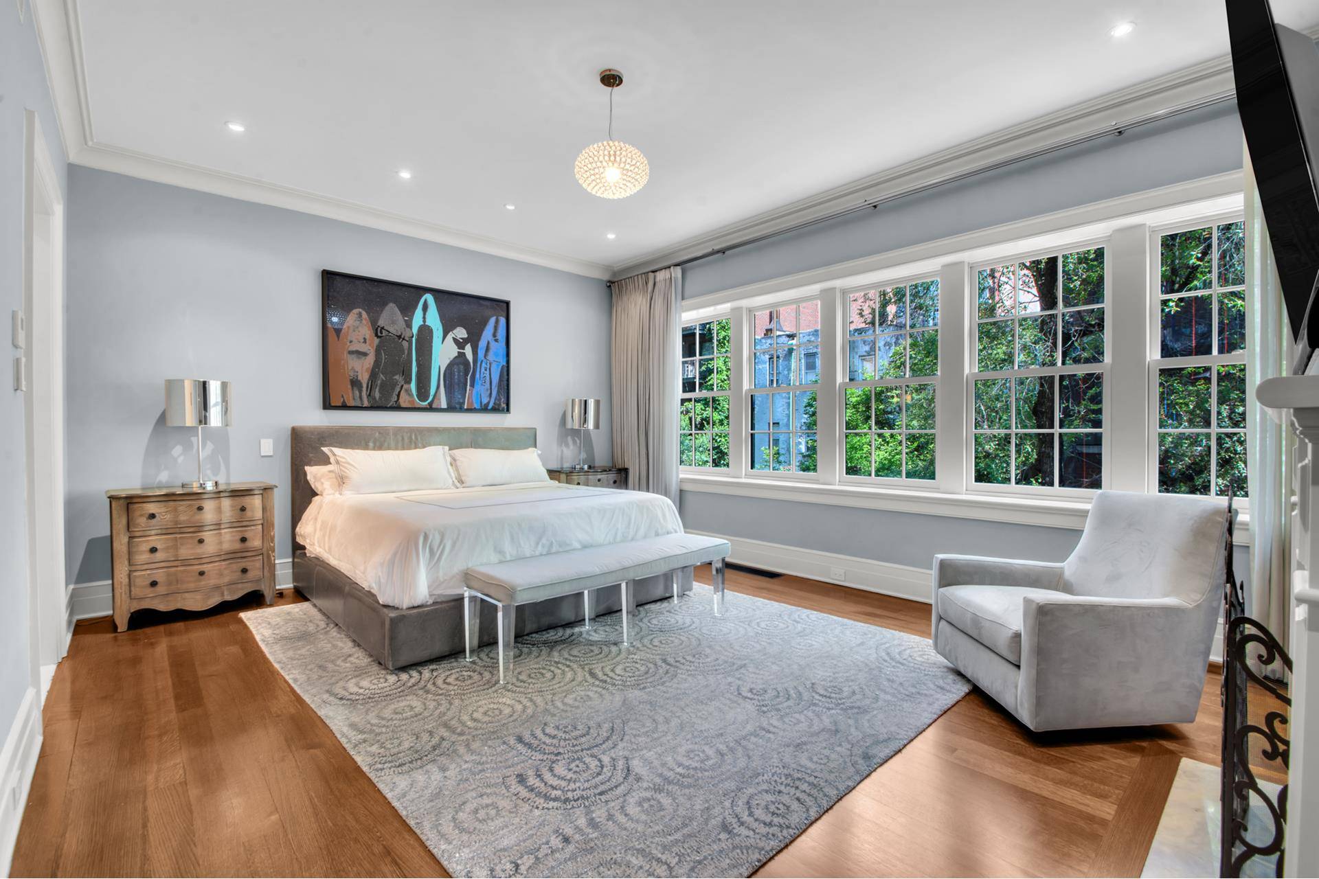 A stunning townhouse on a quiet, tree lined street in the heart of the Upper East Side, this 21.