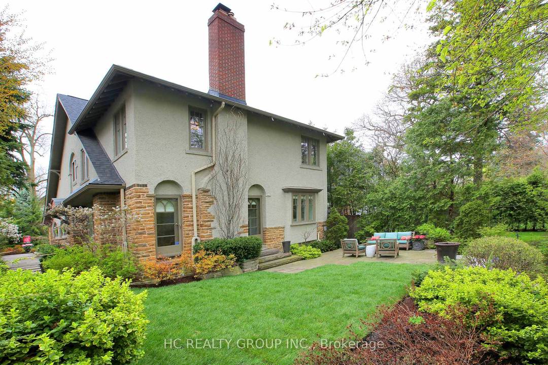 39 Glengowan Rd offers a rare blend of ravine side tranquility and refined living.