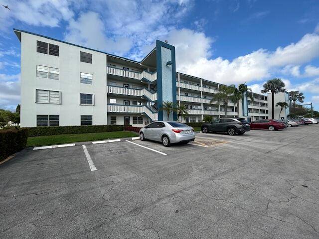 Public Remarks Light and bright unit 2 bedroom with 2 FULL baths, brand new stainless steel appliances.