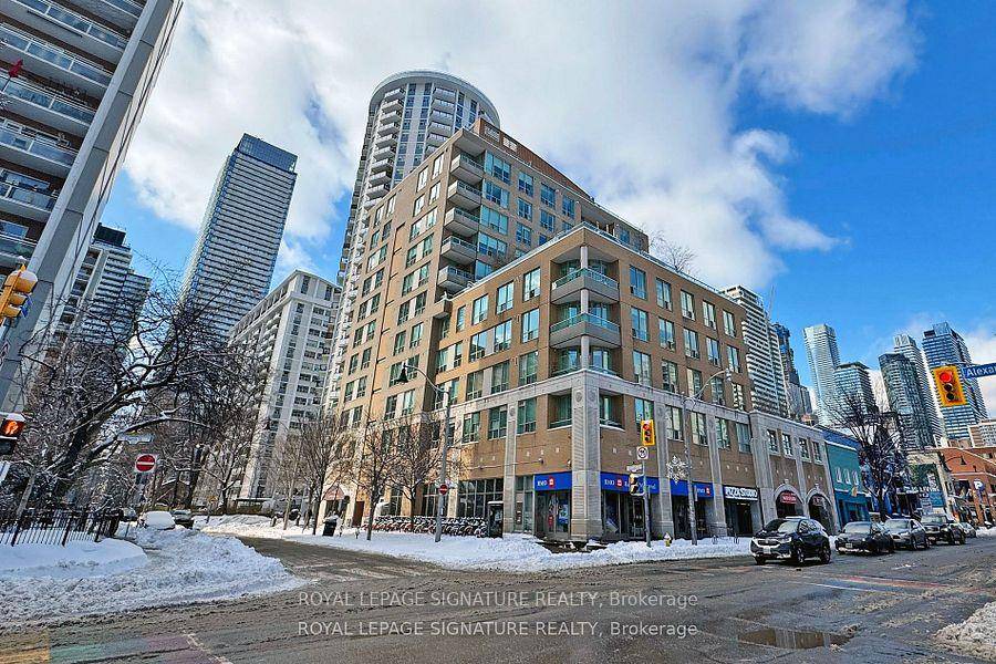 Welcome to Unit 1004 at 70 Alexander Street !
