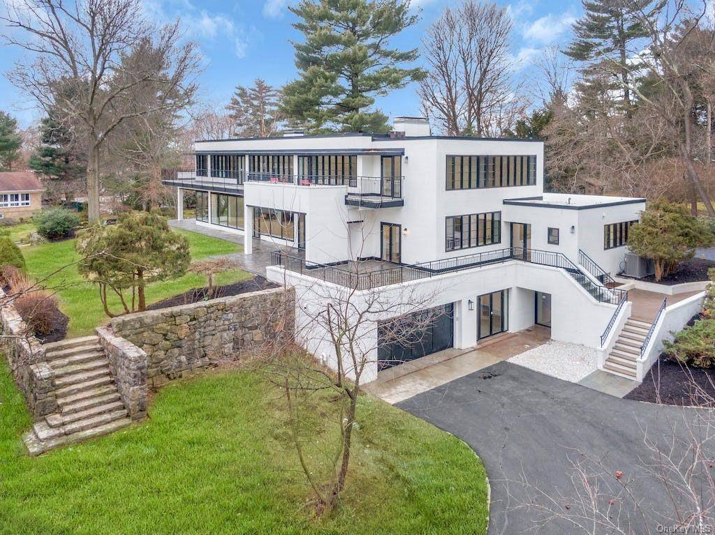 A Bauhaus Is a WOW house.