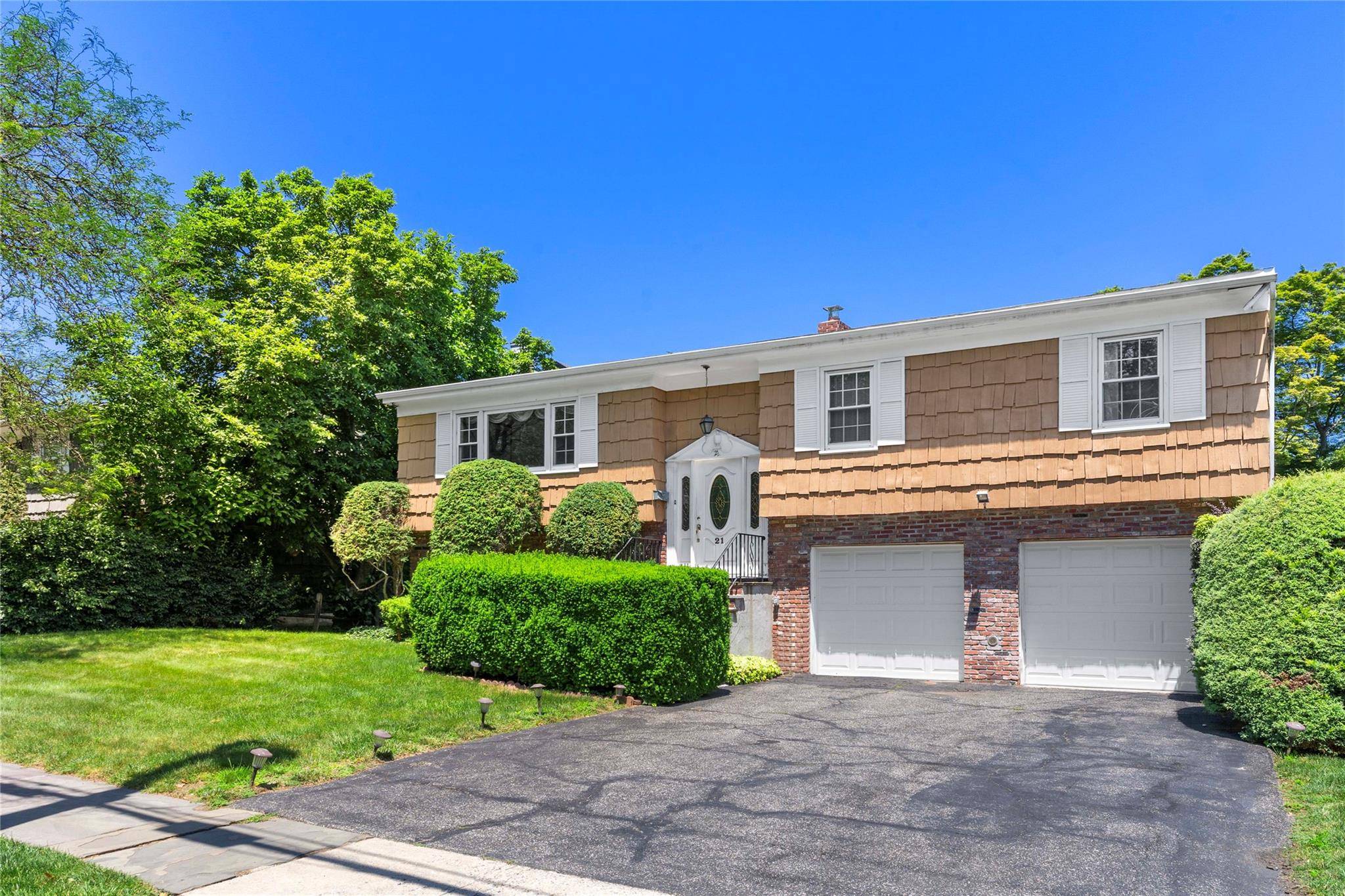 Welcome to 21 Ellwood Avenue, a sun drenched single family gem in the heart of Mt.