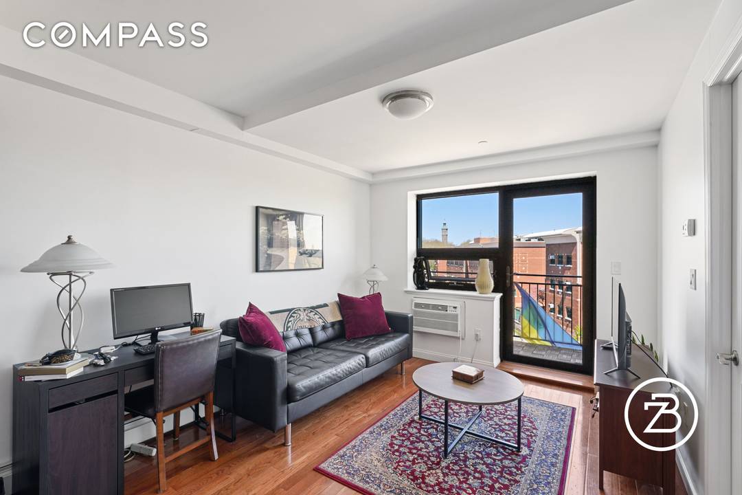This well kept one bedroom apartment lies in the heart of Washington Heights with washer dryer in the unit and balcony !