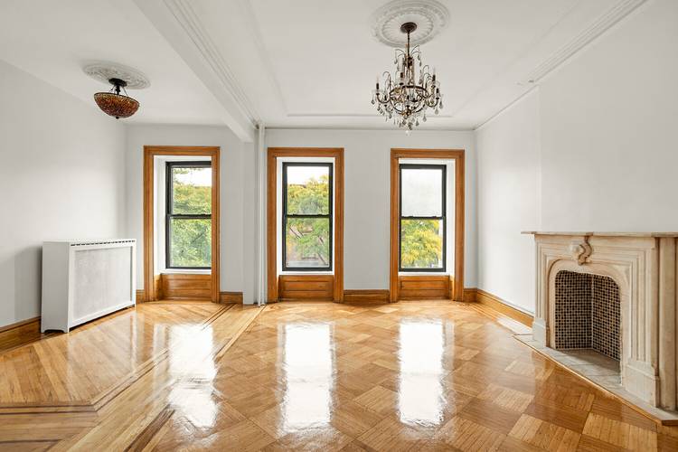 Rarely Available Clinton Hill Three BedroomA rarely available, oversized three bedroom residence in the heart of sought after Clinton Hill.