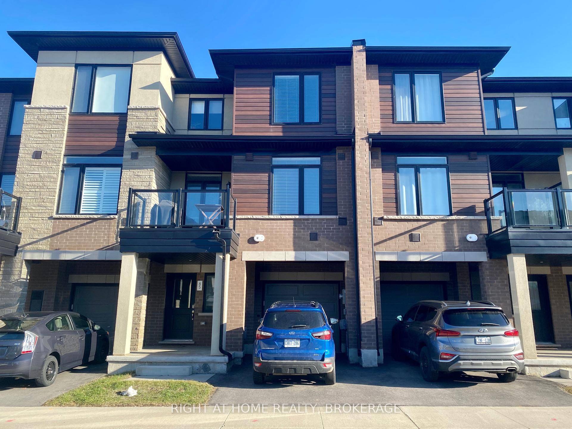 Contemporary, Bright amp ; Spacious Townhouse in MYST Stoney Creek.