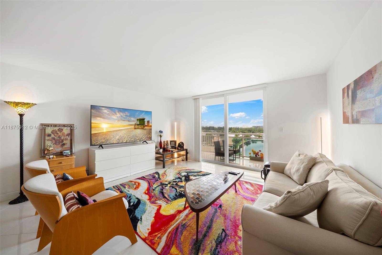 Welcome to Golden Horn North in the heart of Hallandale s Golden Isles !